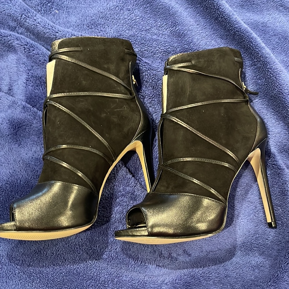 ๐HP๐GUESS BOOTIES ๐ - Picture 5 of 9
